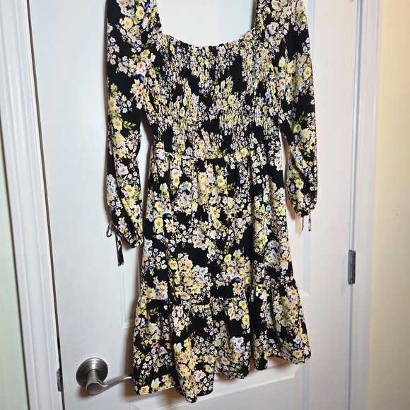 Dresses & Skirts - Floral Black Dress